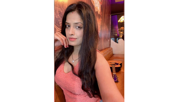 నుదుట సింధూరంతో ఫొటో..