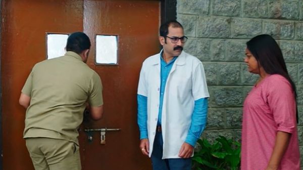 కార్తీక్ ధరించిన షూస్ కనిపించడంతో