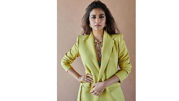 అందాలను ఆరబోస్తోన్న నటి