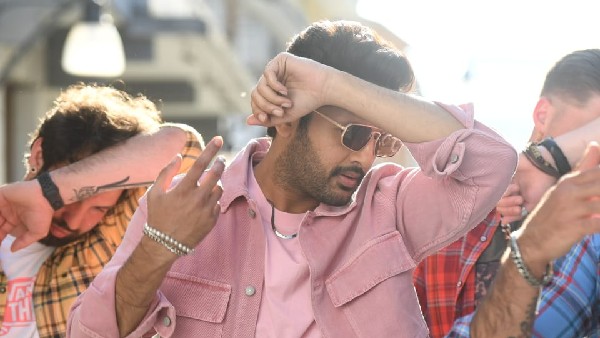 విలన్ వర్సెస్ హీరోగానే..