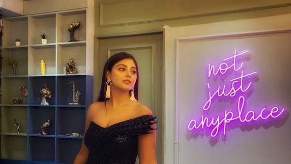 బయటా రచ్చే... పెరిగిన గ్యాప్
