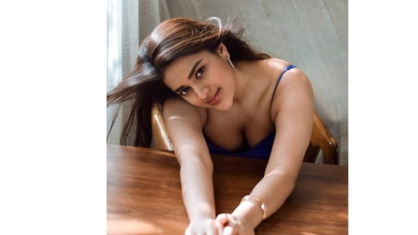 సోషల్ మీడియాలో ఫుల్ బిజీ