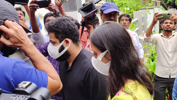 జూనియర్ ఎన్టీఆర్ పరామర్శ