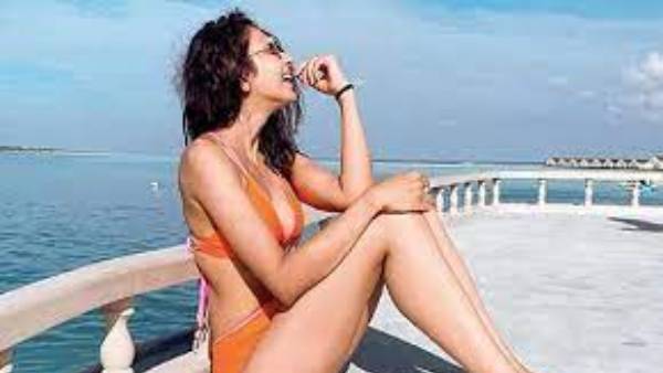 అవుట్ ఫిట్ లో