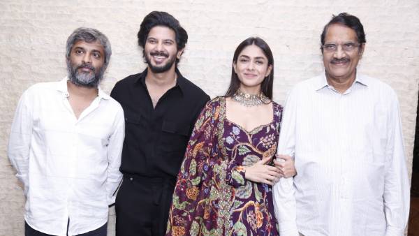 ప్రేక్షకులకు పాదాభివందనం
