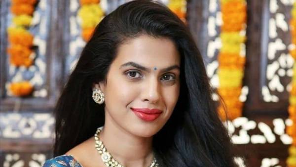 హీరోయిన్స్కు డబ్బింగ్..