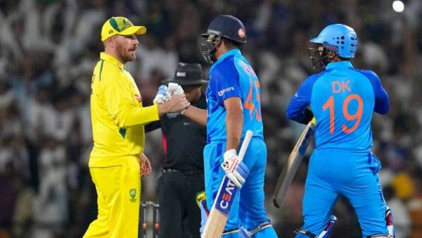 రామ్ చరణ్ తో క్రికెటర్