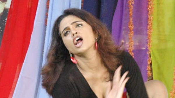 పూర్తి సపోర్టింగ్ రోల్లో..