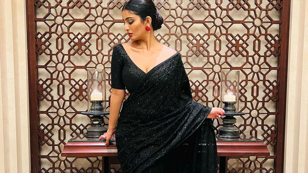 అందాలను చూపిస్తూ హల్చల్