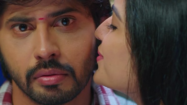 ముద్దులు పెట్టిన జానకి