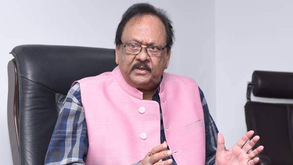 కోవిడ్ కారణంగా కొద్ది మందితోనే..