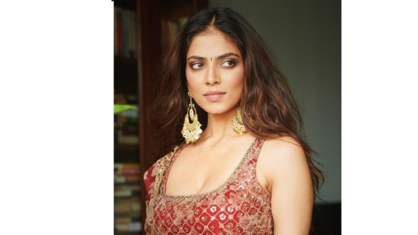 అందంగా మాళవిక మోహనన్..