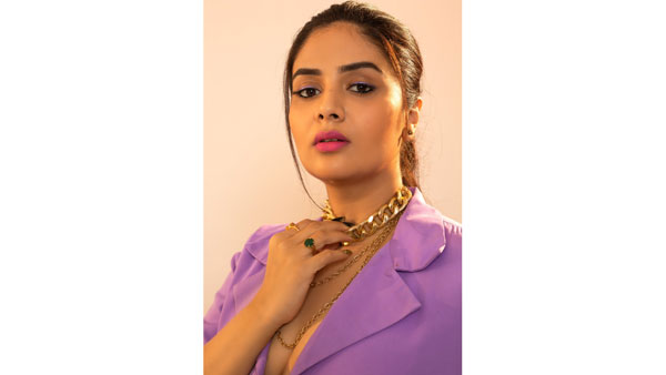 అటు షోలు.. ఇటు సినిమాలు