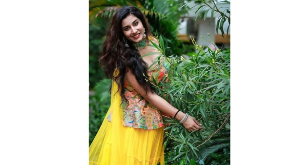 అందాలు ఆరబోస్తూ షూట్లు