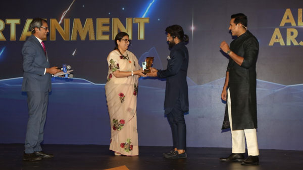 మంత్రి స్మృతి ఇరానీ చేతుల మీదుగా..