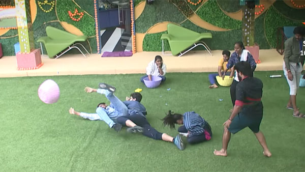 nagarjuna serious class took geethu in bigg boss nagarjuna serious class took geethu in bigg boss