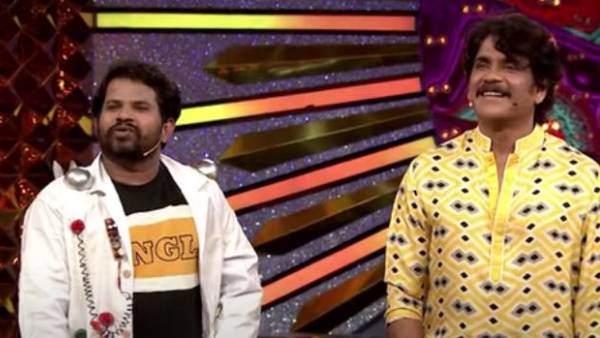 హైపర్ ఆది కామెంట్లు చెబుతూ