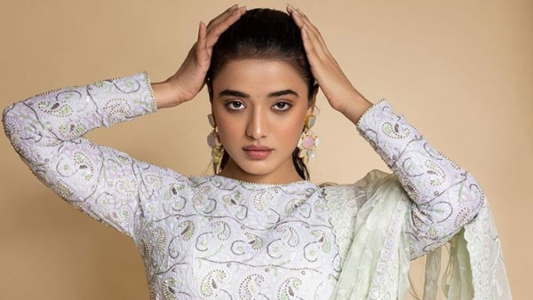 రొమాంటిక్ సినిమాతో హీరోయిన్గా