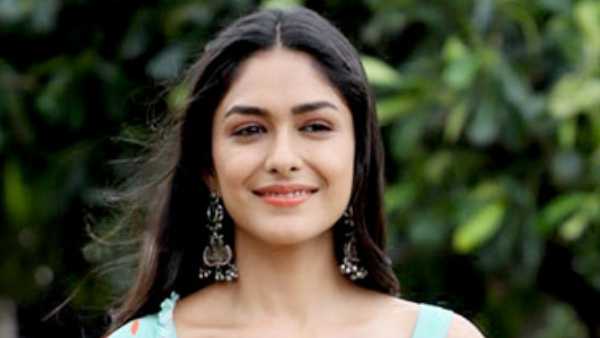 వ్యభిచార గృహంలో మృణాల్