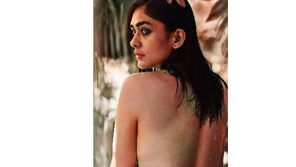 మృణాల్ న్యూడ్ పిక్స్ వైరల్