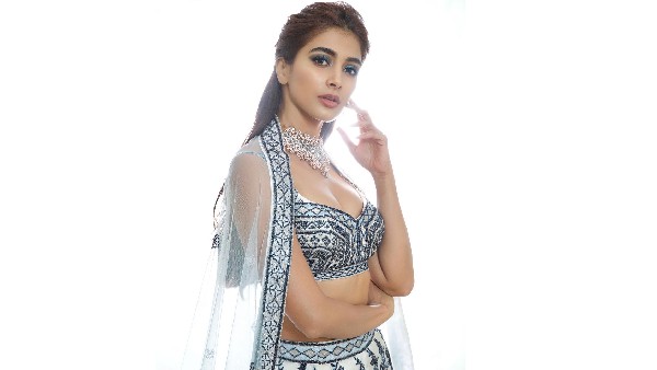మైమరపించే అందం ఈ బుట్టబొమ్మ సొంతం..