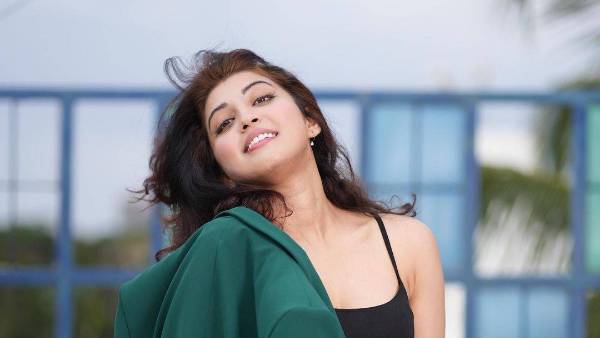 తల్లైన బ్యూటీ... మేకప్తోనే