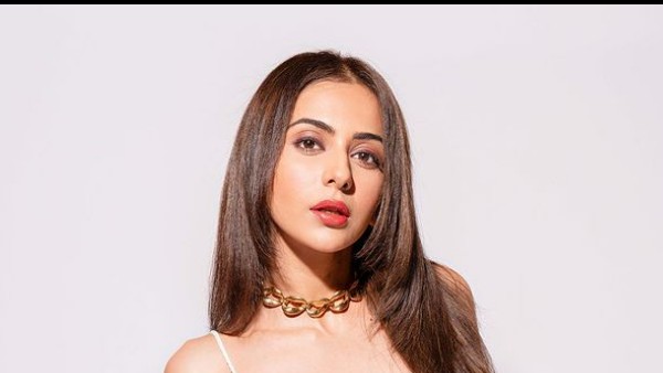 గ్లామర్ ఫొటోలతో..