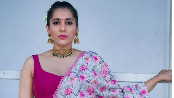 సోషల్ మీడియాలో హల్చల్