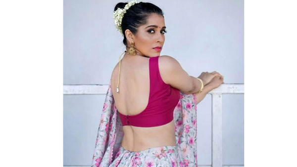 రష్మీ క్లీవేజ్ షో పిక్స్ వైరల్
