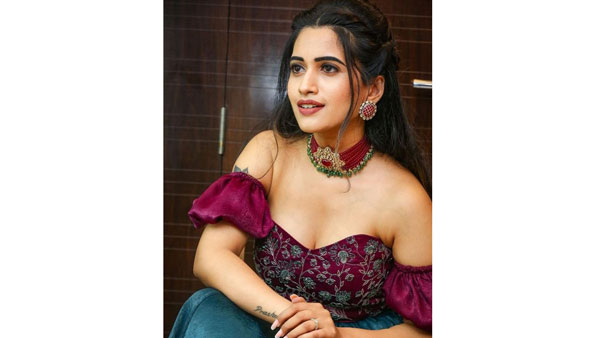 సోషల్ మీడియాలో ఫుల్ యాక్టివ్