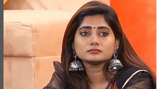 21మంది ఎంట్రీ.. ఆమె స్పెషల్గా
