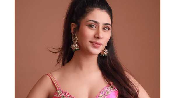 మ్యూజిక్ ఆల్బమ్స్తో వారినా హుస్సేన్
