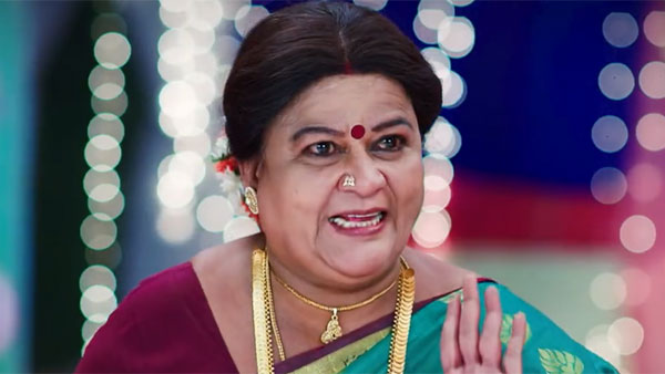 నందూ బట్టలిచ్చిన అనసూయ