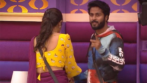 లోపల వాష్ రూమ్ లో ఏడుస్తూ