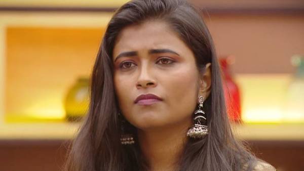 సీక్రెట్ రూమ్లోకి అంటూ..