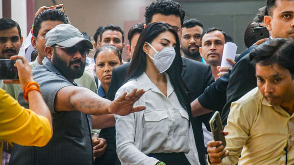 జాక్వలైన్ అకౌంట్ సీజ్