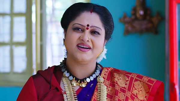 జ్ఞానాంబ ముందు మల్లిక