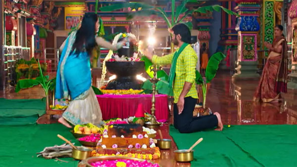 అర చేతిలో హారతి