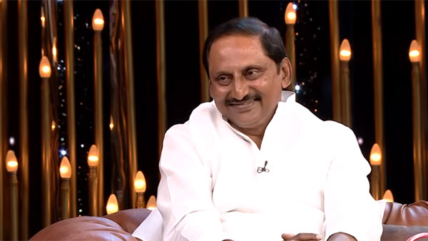 వైఎస్పై ప్రశంస.. రాధికతో