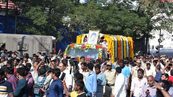 సెలవంటూ వీడ్కోలు