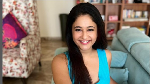 సోషల్ మీడియాలో హడావిడిగా