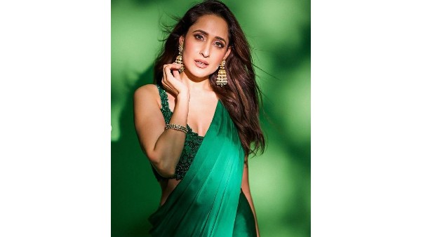 ప్రగ్యా హాట్ ఫొటోలు వైరల్గా