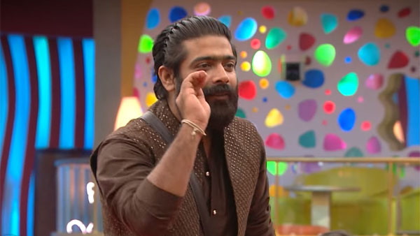 వాసంతి కళ్లు పాము కళ్లలా ఉంటాయి..