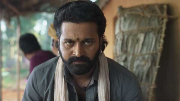హోటల్స్ లో పని చేస్తూ