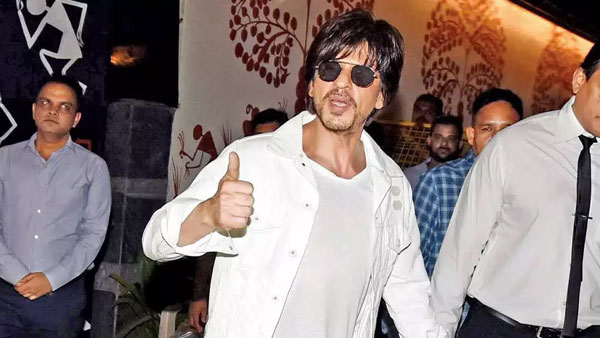 Bollywood actor Shah Rukh Khan Stopped At Airport Over Luxury Watches Bollywood actor Shah Rukh Khan Stopped At Airport Over Luxury Watches