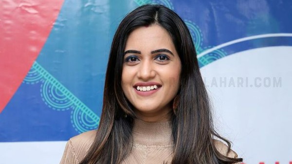 సోషల్ మీడియాలో బిజీగా