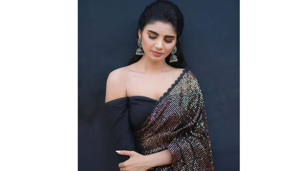జాకెట్ తీసేసిన జబర్ధస్త్ వర్ష