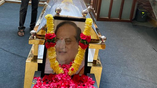బుధవారం మహాప్రస్థానంలో అంత్యక్రియలు