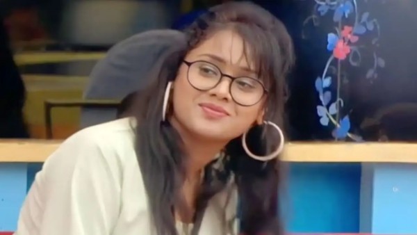 ఆ ముగ్గురు అలా బయటకు