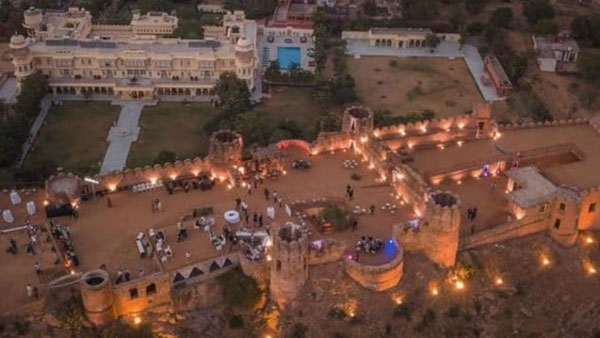 వేద మంత్రాల మధ్య